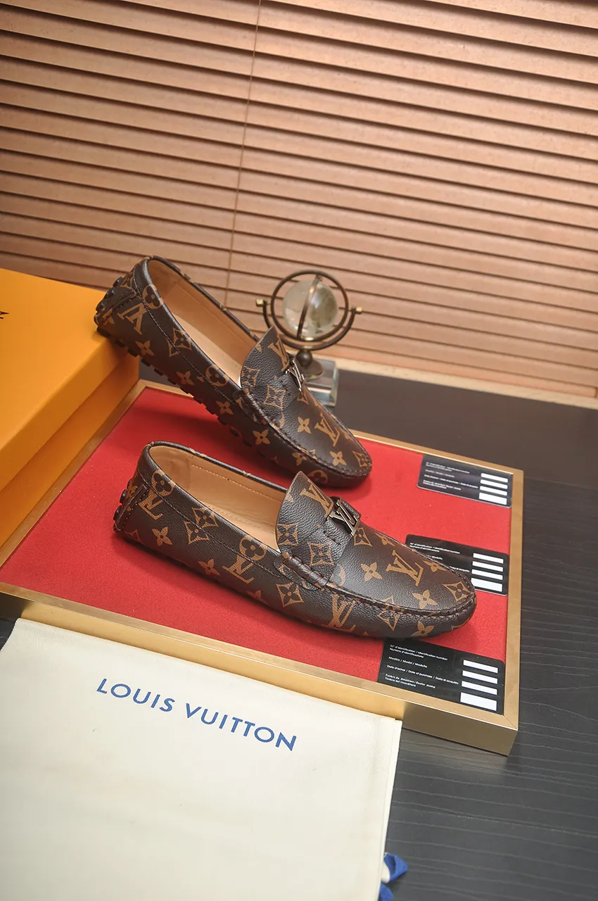 Men's men's shoes 💰420💶 [LV Doudou shoes] (water-dyed cowhide lining) new model is on the market, available on the official website. The new Doudou shoes are processed into single-color materials, and the uppers are made of imported horsehide leather. The body of the shoe is fully hemmed with mark thread, and is lined with imported original cowhide leather. The elegant shoe shape is super suitable for all-matching, and the size is 38-44.